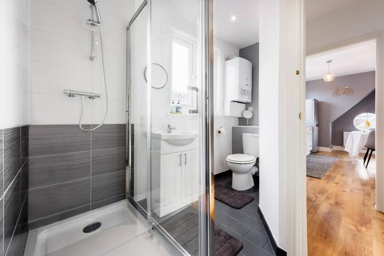 The Bluebird - One Bedroom Apartment In Watford Watford  Luaran gambar
